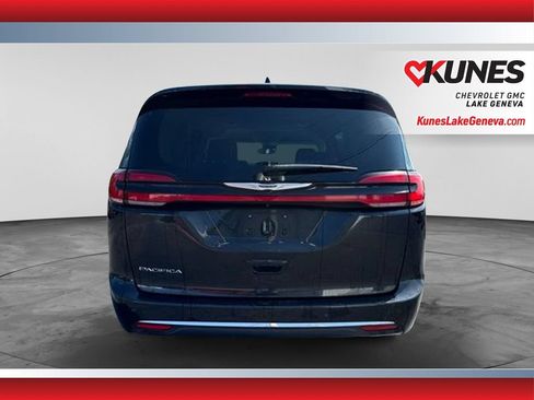 Used 2023 Chrysler Pacifica Touring-L FWD image 7