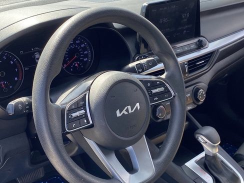 Used 2022 Kia Forte LXS w/ LXS Technology Package image 9