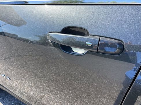 Used 2020 Chevrolet Equinox LT FWD image 12