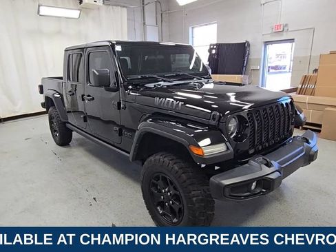 Used 2022 Jeep Gladiator Sport AWD/4WD image 2