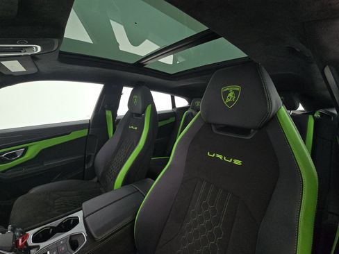 Used 2023 Lamborghini Urus S image 9