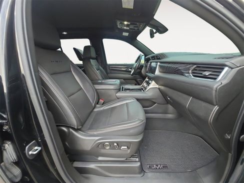 Used 2021 GMC Yukon Denali w/ Denali Premium Package image 15