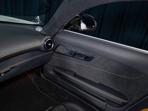 Used 2018 Mercedes-Benz AMG GT R image 23