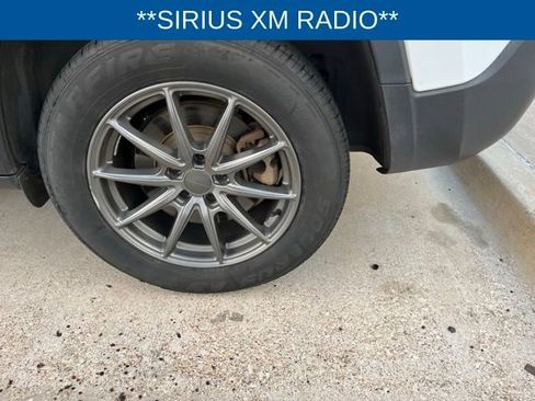 Used 2018 Jeep Cherokee Latitude Plus image 4