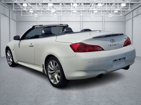 Used 2015 INFINITI Q60 Convertible w/ Premium Package RWD image 3