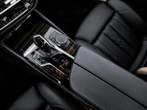 Used 2023 BMW 530e image 35