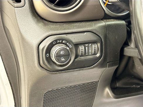 Used 2021 Jeep Gladiator Sport image 10