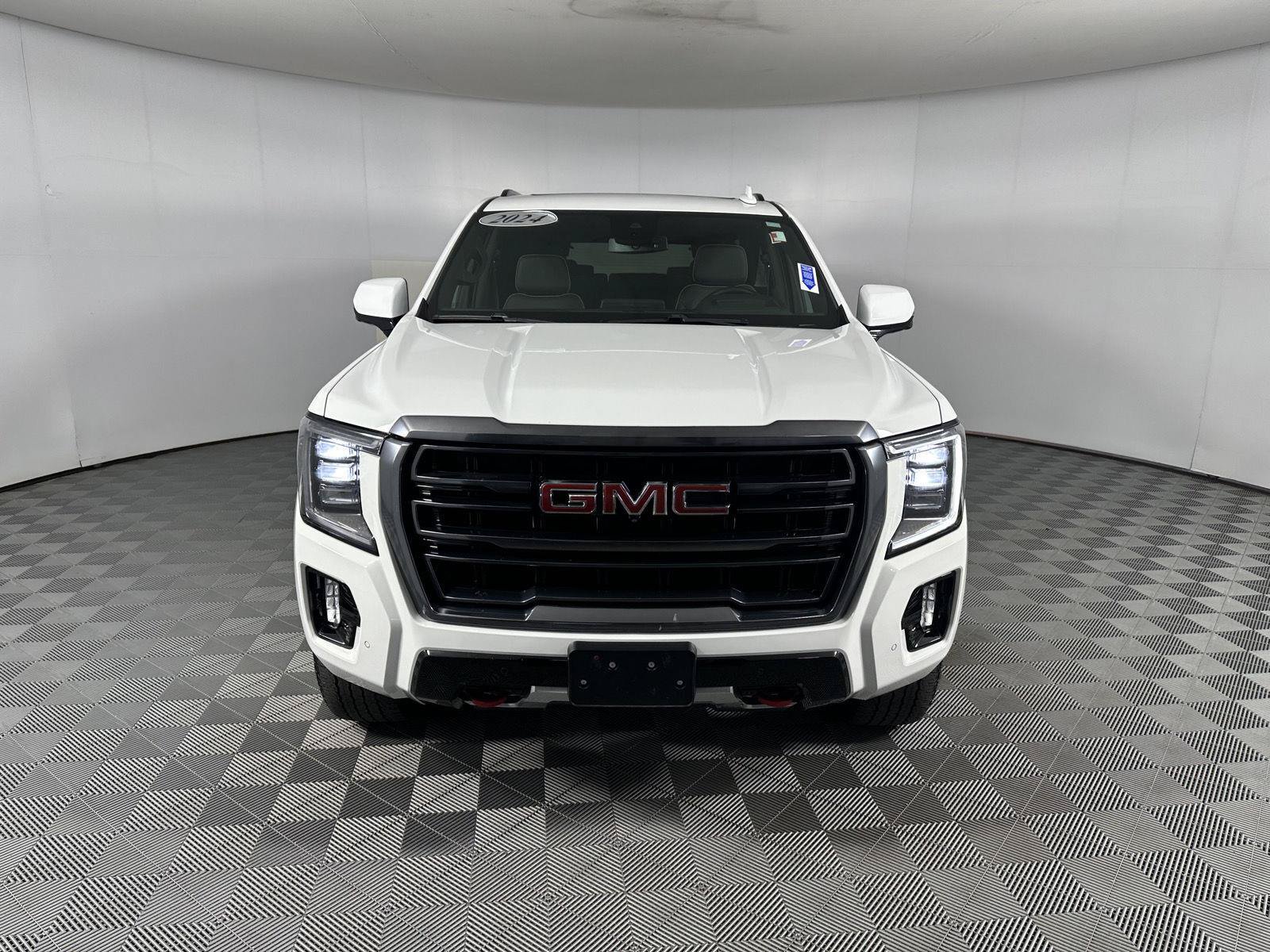 Used 2024 GMC Yukon AT4 w/ Technology Package AWD/4WD image 15