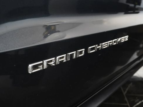 Used 2016 Jeep Grand Cherokee SRT image 14