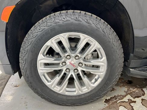 Used 2024 GMC Yukon XL SLT AWD/4WD image 27