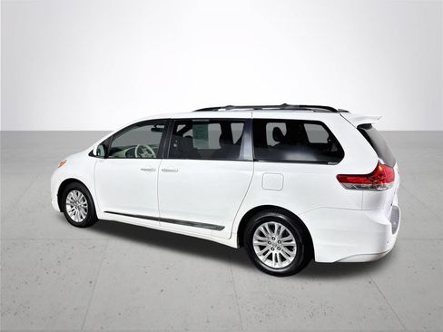 Used 2011 Toyota Sienna XLE w/ Premium Pkg FWD image 8
