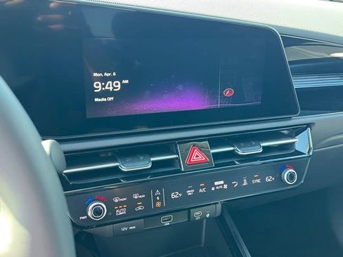 New 2026 Kia Niro Wind FWD image 19