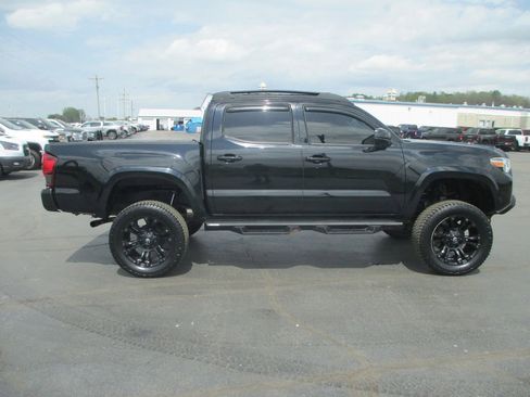 Used 2019 Toyota Tacoma SR5 image 2