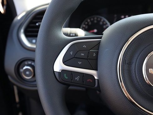 New 2023 Jeep Renegade Latitude w/ Sun & Fun Group image 26