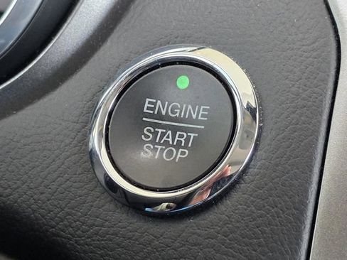 Used 2020 Ford Fusion SE w/ Fleet SE Value Package image 18