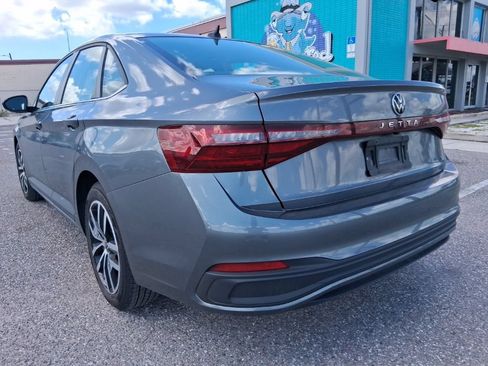 Used 2025 Volkswagen Jetta SE FWD image 6
