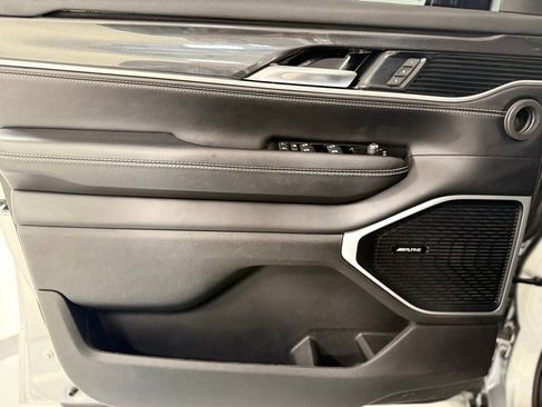 Used 2022 Jeep Wagoneer Series I w/ Convenience Group I AWD/4WD image 11