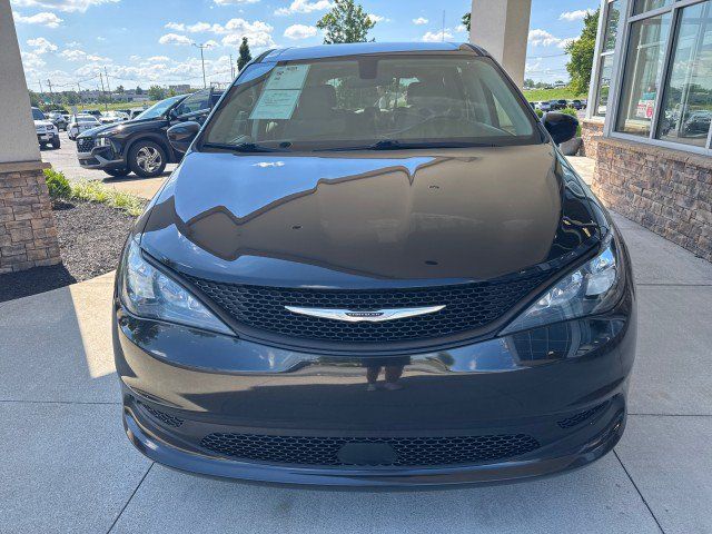 Used 2021 Chrysler Voyager LX FWD image 3