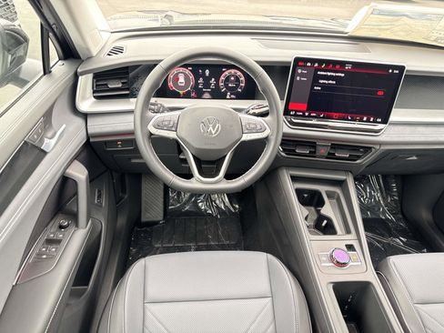 New 2026 Volkswagen Tiguan SE FWD image 8
