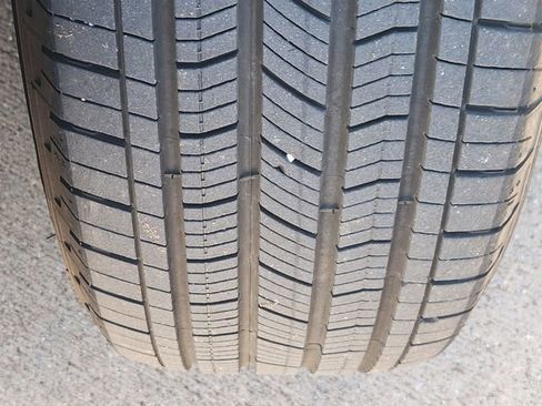 Certified 2023 Jeep Grand Cherokee Limited w/ Luxury Tech Group II image 10