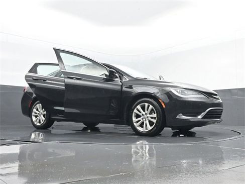 Used 2016 Chrysler 200 Limited image 30