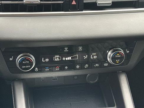 New 2025 Mitsubishi Outlander SEL image 21