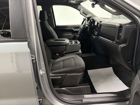 Used 2025 Chevrolet Silverado 1500 LT image 30
