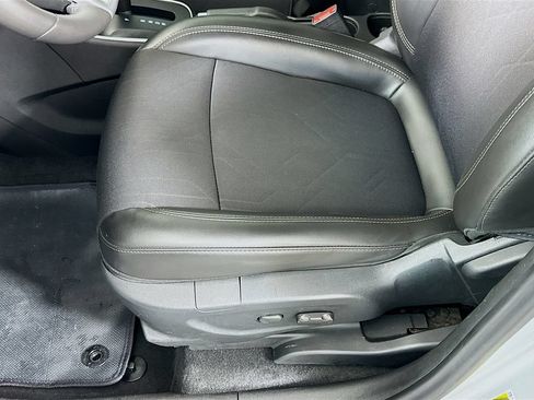 Used 2020 Chevrolet Trax LT w/ LT Convenience Package FWD image 19