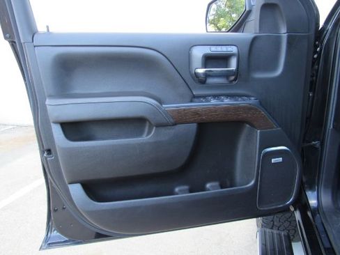 Used 2017 GMC Sierra 1500 Denali w/ Denali Ultimate Package image 11