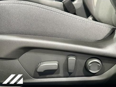 Used 2025 Subaru Crosstrek 2.0i Premium image 19