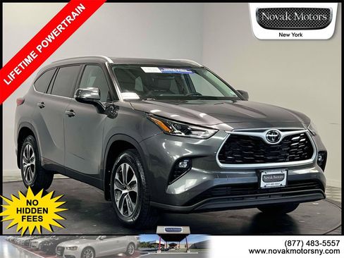 Used 2022 Toyota Highlander XLE image 1
