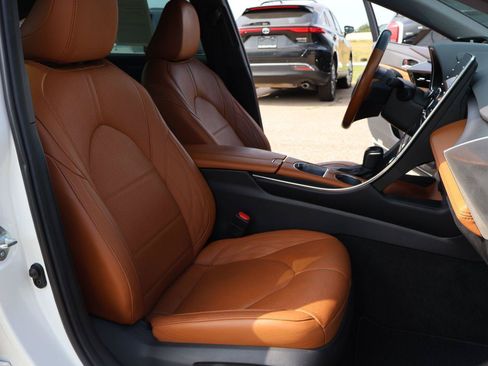Used 2022 Toyota Avalon Limited w/ Advanced Safety Package FWD image 17