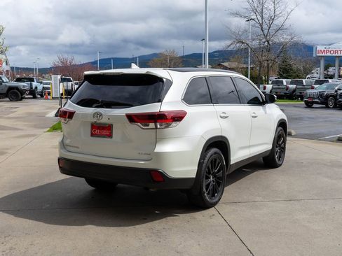 Used 2019 Toyota Highlander SE image 7