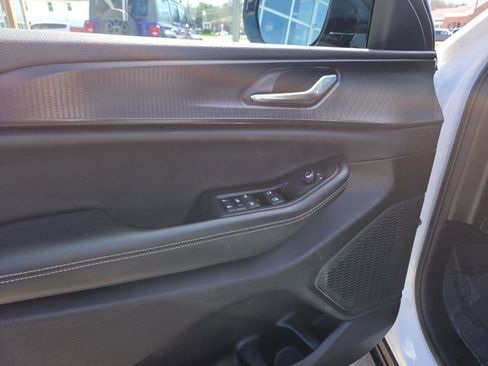 Used 2024 Jeep Grand Cherokee L Altitude image 13