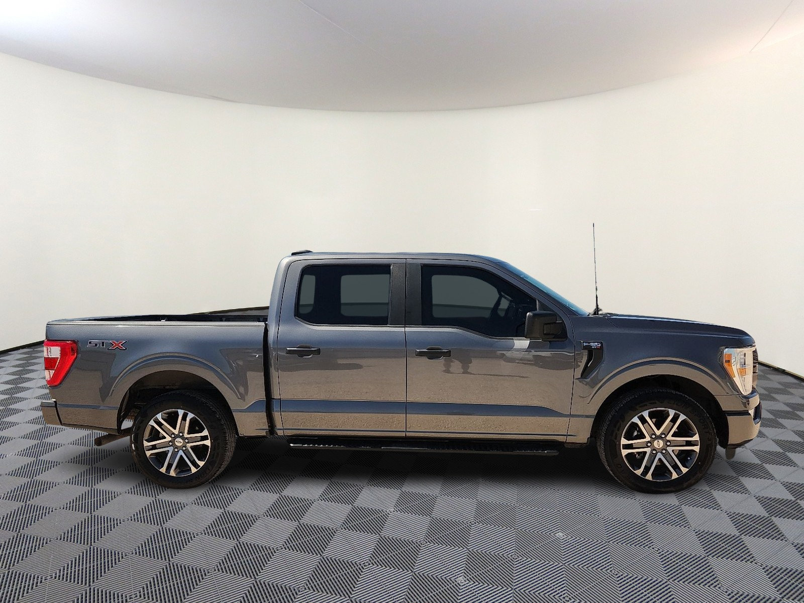 Used 2021 Ford F150 XL w/ STX Appearance Package RWD image 5