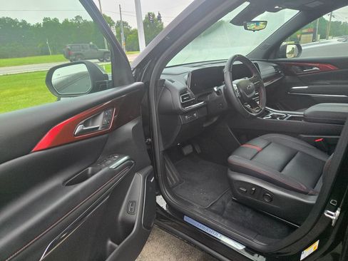 Used 2025 Chevrolet Traverse RS w/ LPO, Floor Liner Package FWD image 6