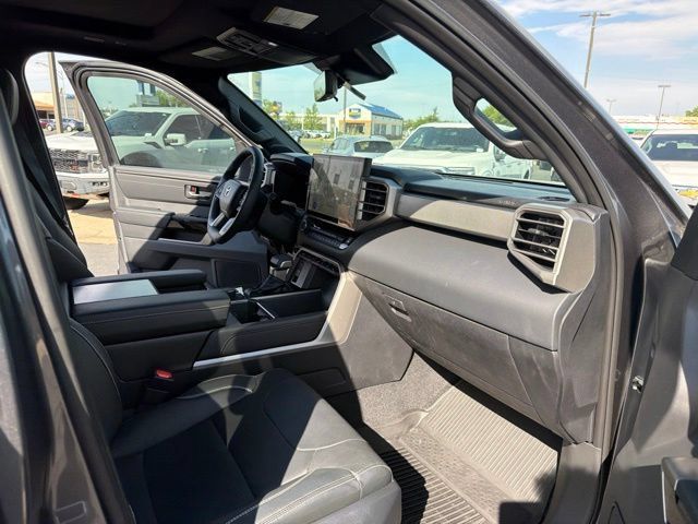Used 2026 Toyota Sequoia Limited w/ Tow Technology Package AWD/4WD image 31