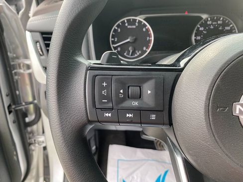 Used 2023 Nissan Rogue SV image 16