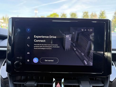 Used 2025 Toyota Corolla LE image 20