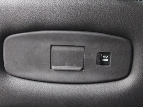 Certified 2025 Land Rover Discovery S image 29