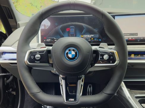 New 2026 BMW 750e xDrive w/ Premium Package image 11