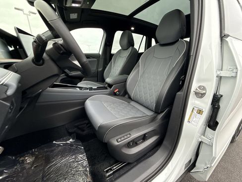 New 2026 Volkswagen Tiguan SEL R-Line image 12