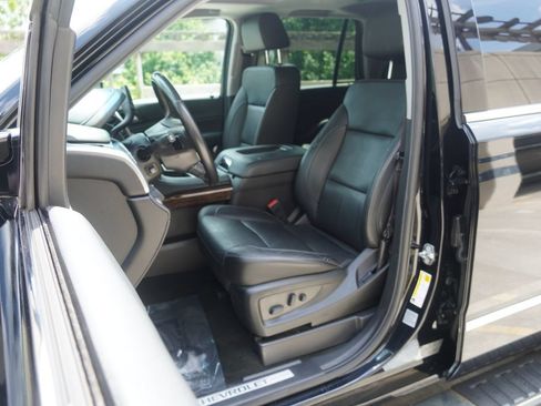 Used 2017 Chevrolet Tahoe LT w/ LT Signature Package AWD/4WD image 5