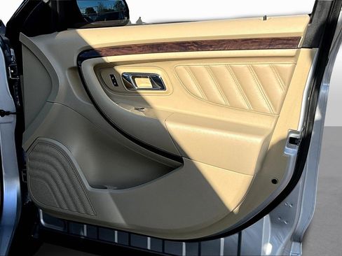 Used 2017 Ford Taurus Limited image 17