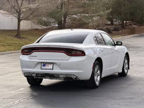 Used 2018 Dodge Charger SXT image 4