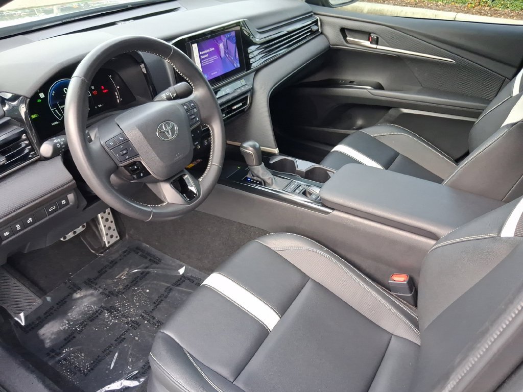 Used 2025 Toyota Camry SE FWD image 16