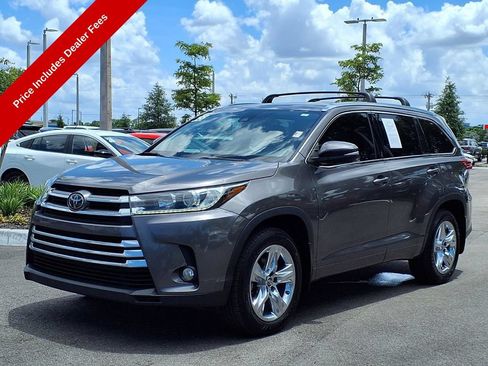 Used 2018 Toyota Highlander Limited FWD image 3