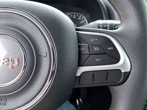 Used 2023 Jeep Renegade Latitude AWD/4WD image 18