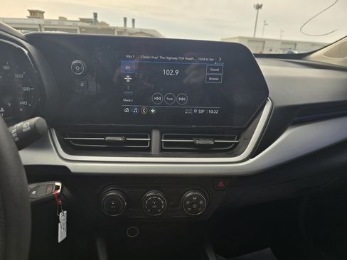 Used 2025 Chevrolet Trax LS w/ Driver Confidence Package image 14