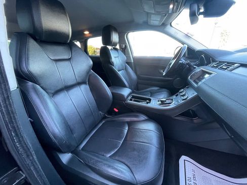 Used 2018 Land Rover Range Rover Evoque SE image 13